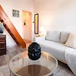 Cozy Parisian Montorgueil Παρίσι