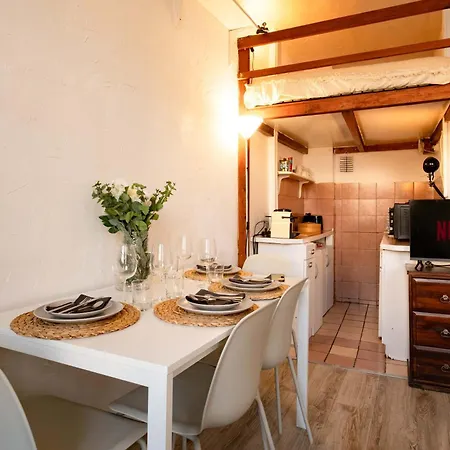 Cozy Parisian Montorgueil Париж