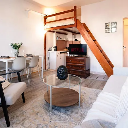 Cozy Parisian Montorgueil * パリ