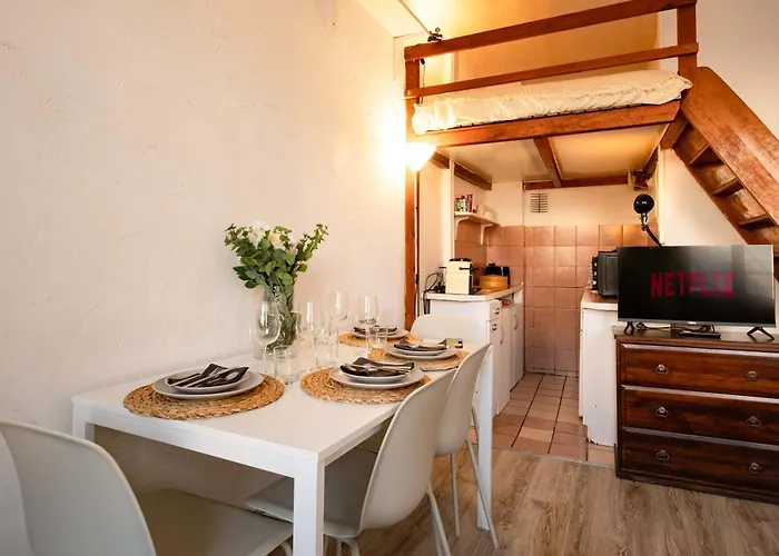 Cozy Parisian Montorgueil Париж