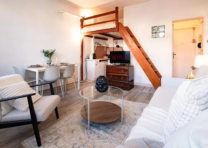 Cozy Parisian Montorgueil * パリ