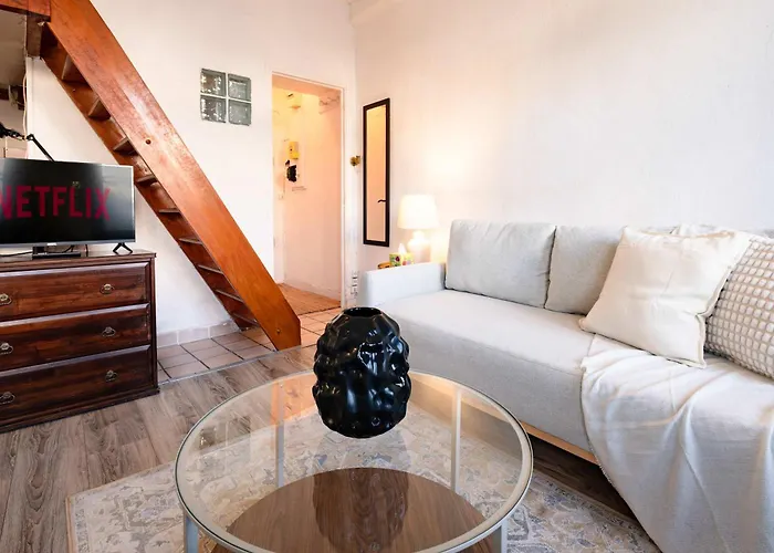 Cozy Parisian Montorgueil Париж